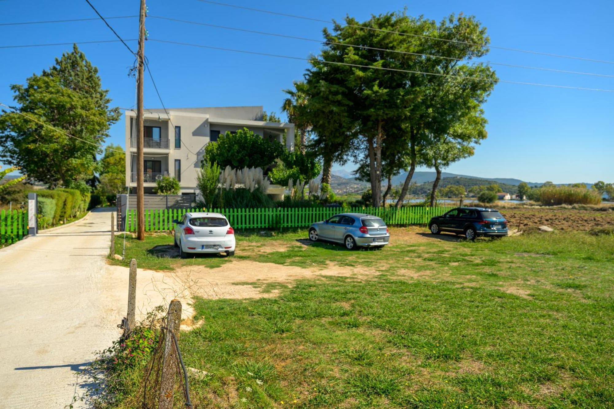 Bikini Apartment Kariótai